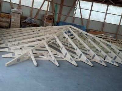 Walmdach in Holznagelplattenbinder sparen Holz